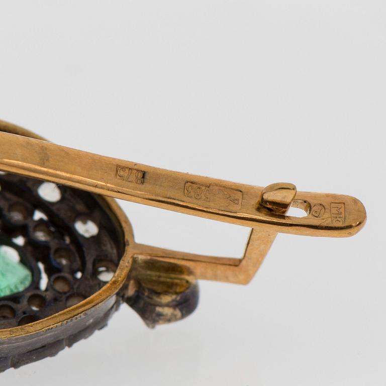 ÖRHÄNGEN, guld (583), smaragder tot. 2,4 ct, diamanter tot. ca 1,20 ct. Sovjetiska stämplar 1950-tal.