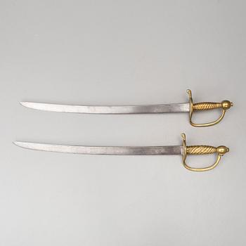 HUGGARE, 2 st snarlika, 1700/1800-tal.