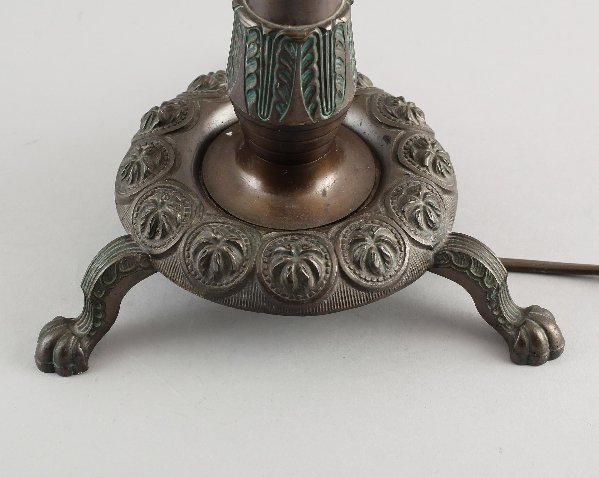 BORDSLAMPA, patinerad brons, 1900-talets första hälft.