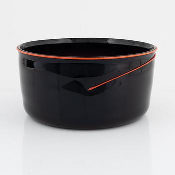 Erik Höglund, a glass bowl, Studioglas, Strömbergshyttan, numbered 9/25 and dated 1988.