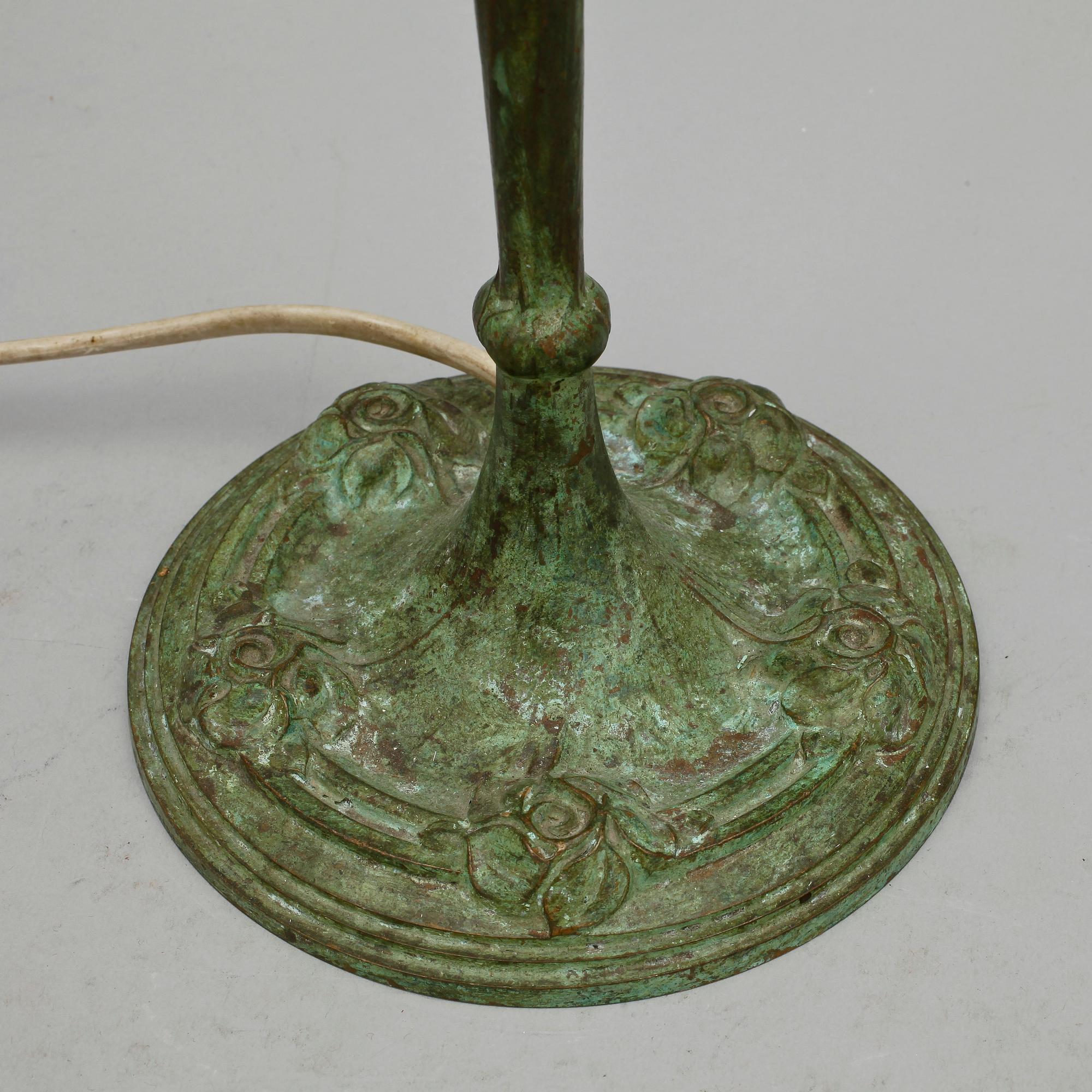 BORDSLAMPA, senjugend, 1900-talets första hälft.