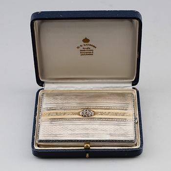 CIGARETTETUI, silver, rosenslipade diamanter. Vikt ca 162 g.