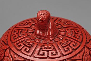 TRIPODER, ett par, Kina, 1900-talets andra hälft.