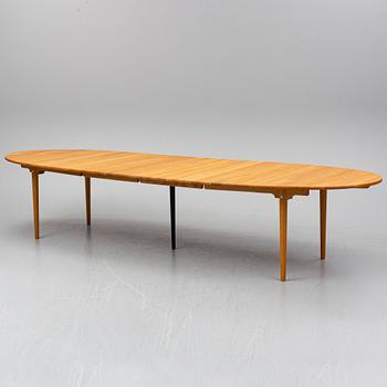 HANS J WEGNER, a oak dining table model CH339, Carl Hansen & Son, Denmark.