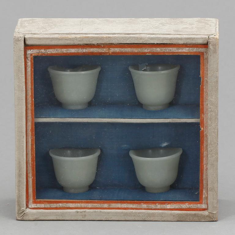 BÄGARE, 4 st, nefrit.