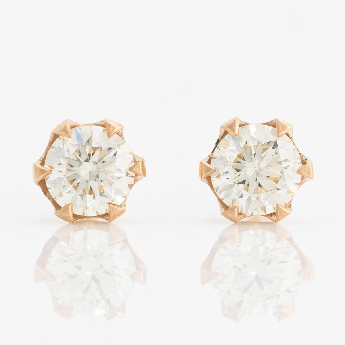 Earrings with brilliant-cut diamonds.