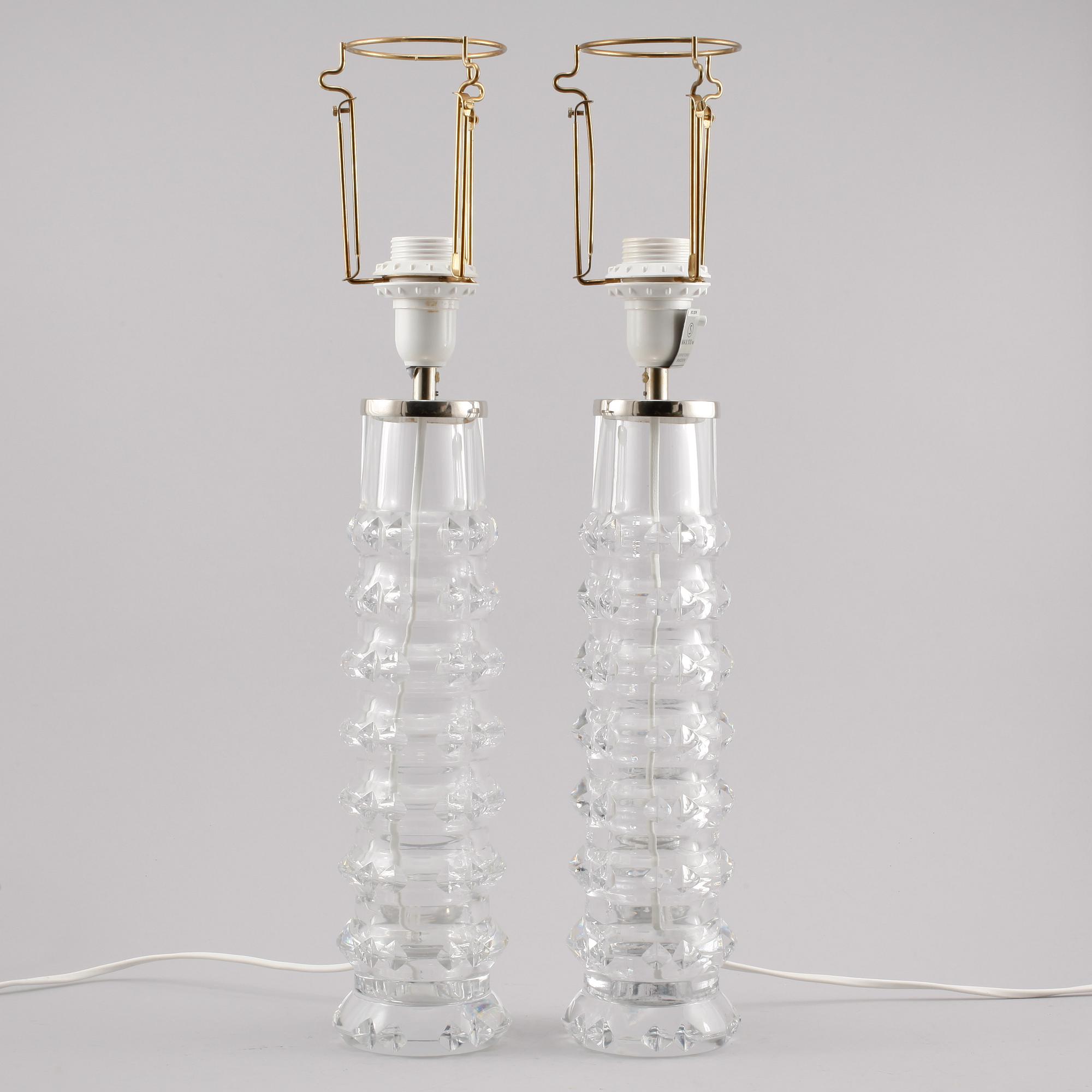 BORDSLAMPOR, ett par, "2074", glas, Carl Fagerlund, Orrefors, 1900-talets andra hälft.