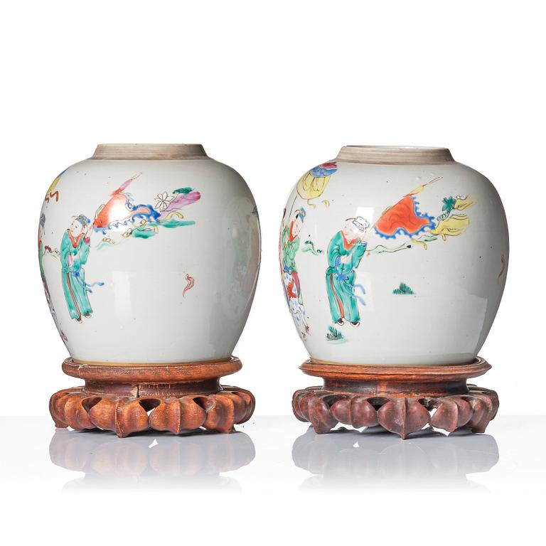 A pair of famille rose jars, Qing dynasty, 19th Century.