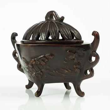 A Japanese bronze censer, Meiji (1868-1912).