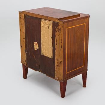Chest of drawers, late Gustavian, early 19th century, with parts from the early 20th century.