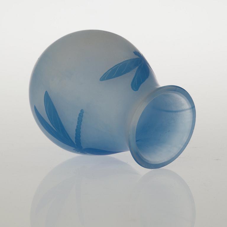 An Axel Enoch Boman Art Nouveau cameo glass vase, Hadeland Glasvaerk, Norway 1911.