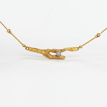 Björn Weckström, An 18K gold necklace "Diamond bud" with a ca. 0.02 tc diamond. Lapponia 1982.