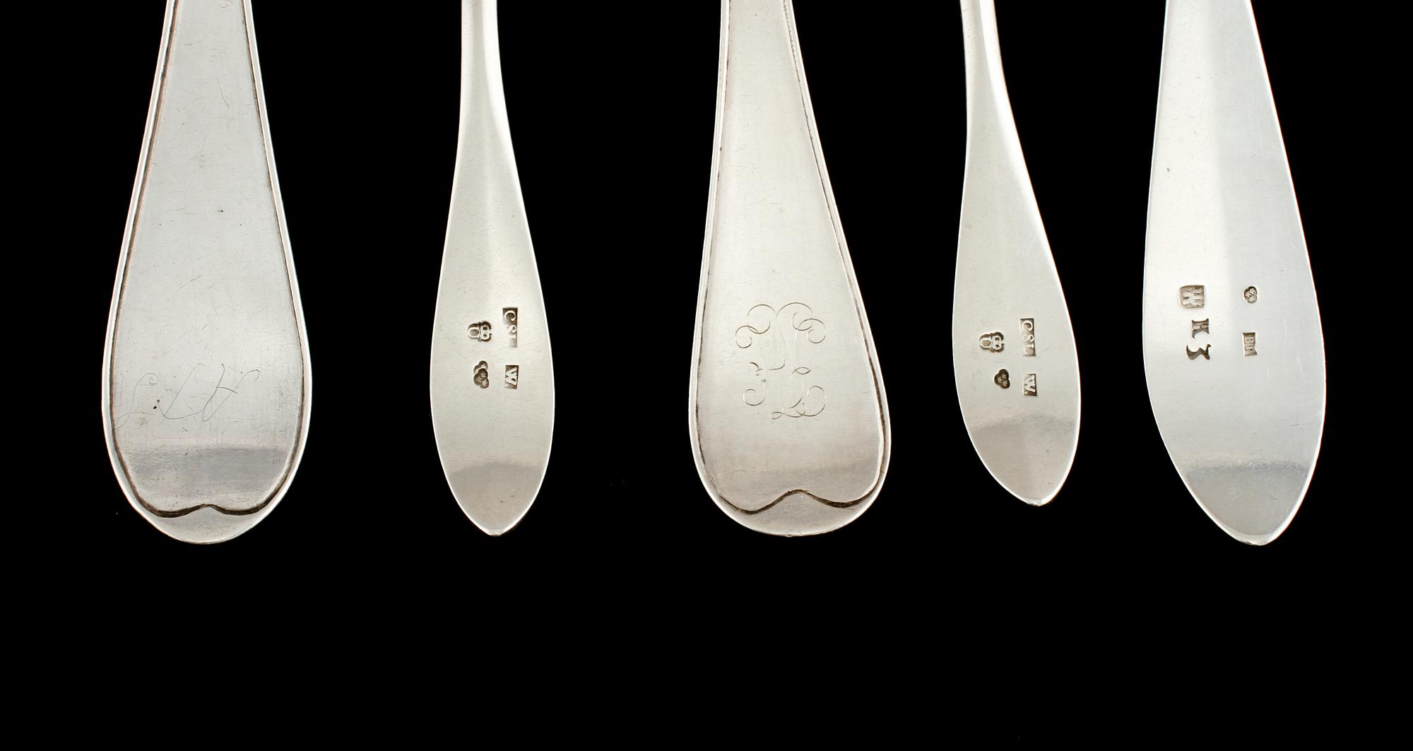 SKEDAR, 5 st, silver, bla Gustaf Folcker, Stockholm, 1800-tal. Vikt 217 g.