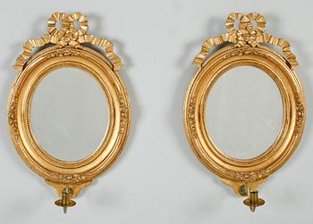 SPEGELLAMPETTER, 1 par, gustaviansk stil, 1800-talets andra hälft.