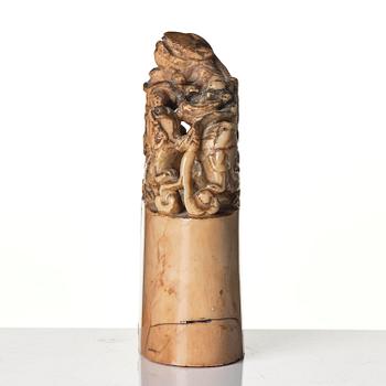 Two seal stamps, soapstone and blanc de chine. Qing dynasty 18th/19th century.