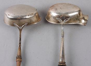 SOPPSLEVAR 2st, silver och trä. Bl a 1914.