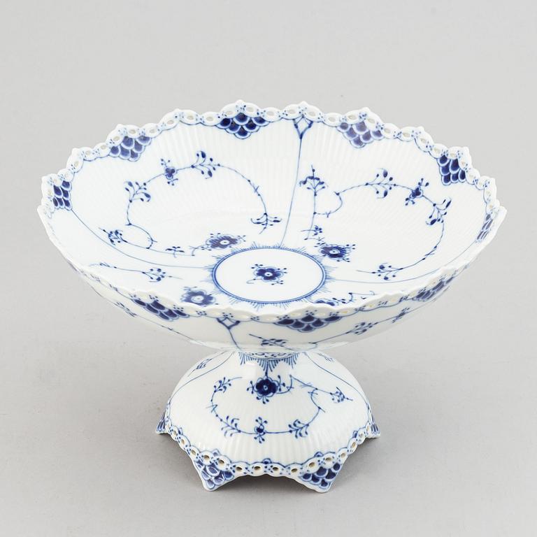 Royal Copenhagen,  a '1022' 'Musselmalet Full Lace' porcelain bowl, Denmark.