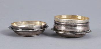 KYRKDOSA, silver, nära utplånade stämplar, troligen Sverige, 1800-tal. Vikt ca 37 gram.