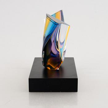 Göran Wärff, a glass sculpture, "Fenomen Prisma", numbered 222/399.