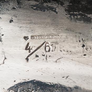 Pertti Kolehmainen, hopeaveistos, signeerattu 1989, numeroitu 4/6.