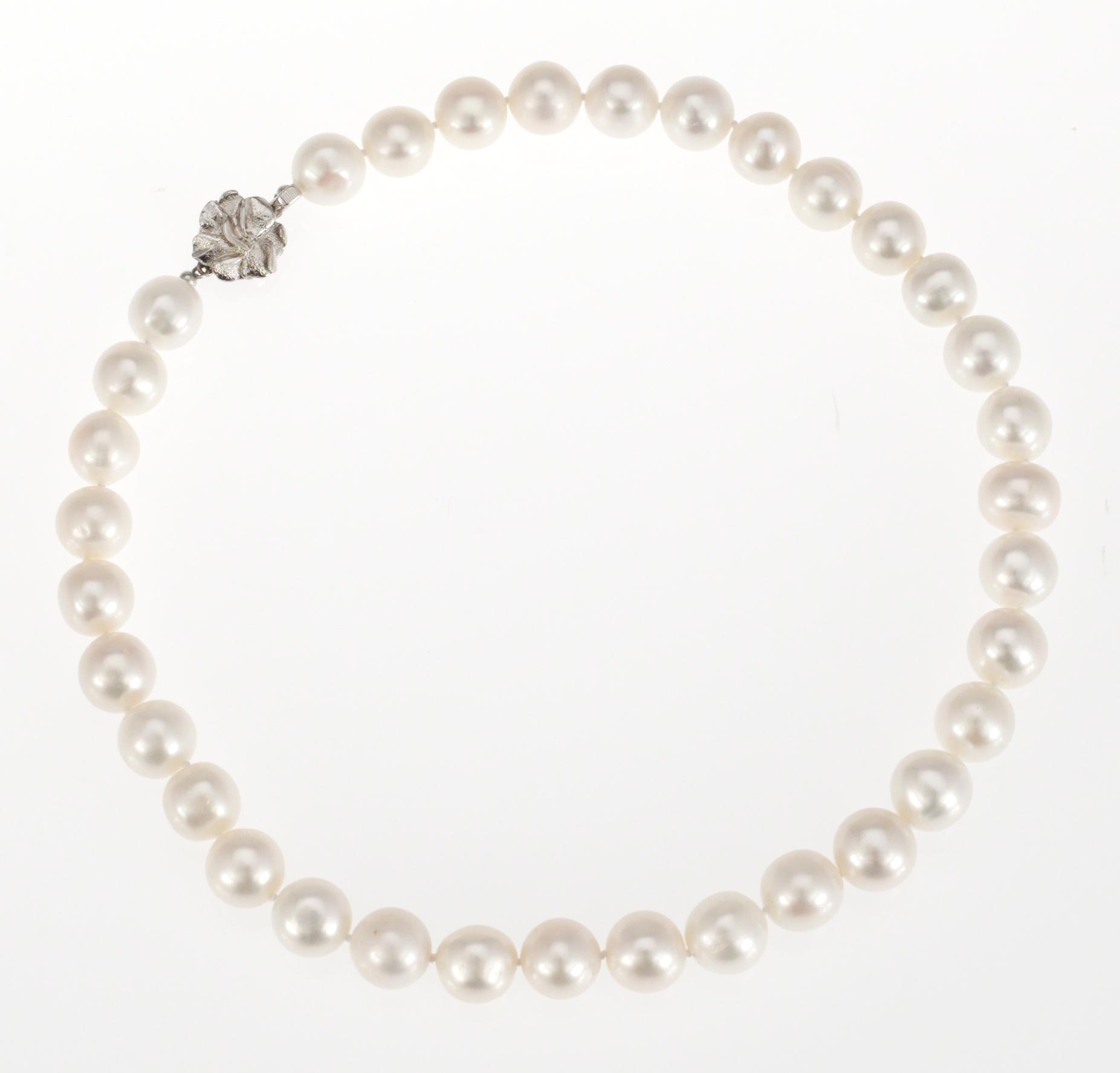 COLLIER, odlade sötvattenspärlor, ca 11,4 mm.