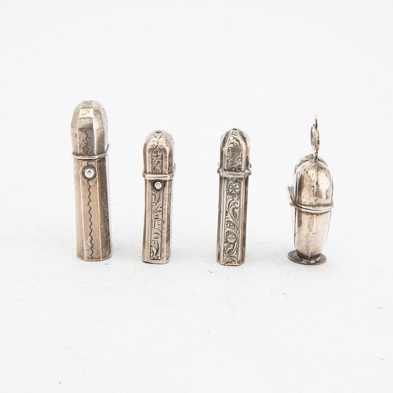 A set of two scent boxes and three match boxes sivler 19th century, weight 118 grams.