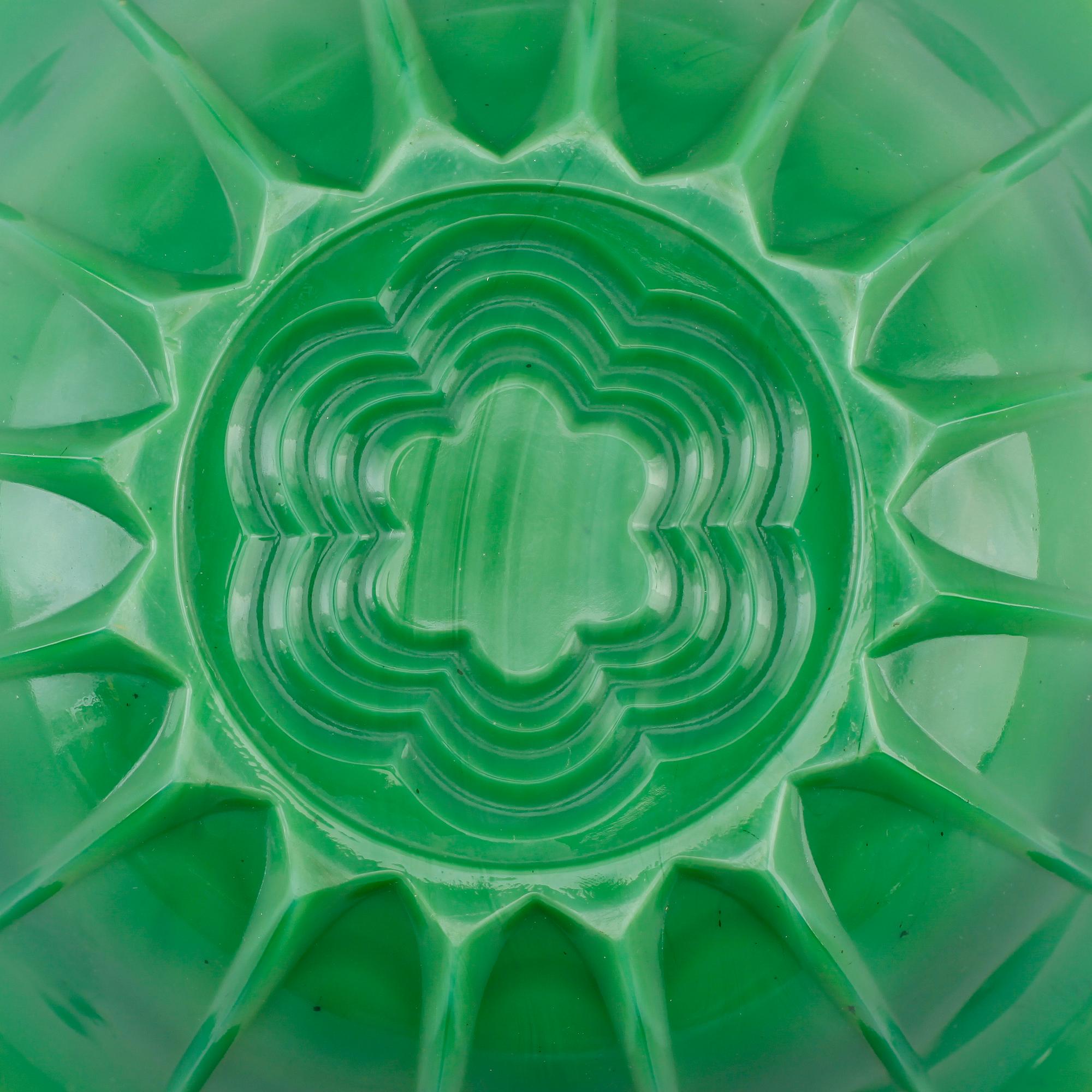SKÅL, grönt glas, s k Pekingglas, 1900-tal.