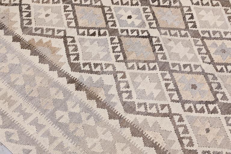A Kilim rug, approx. 292 x 206 cm.