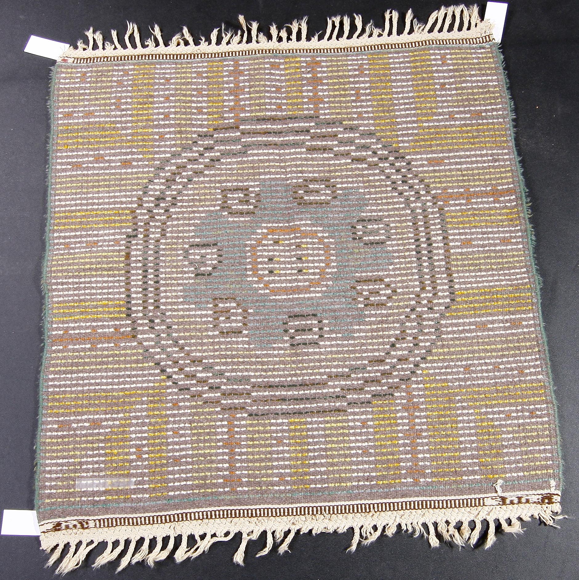 MATTA, rya, sign AB MMF AML,(AB Märta Måås Fjetterström, Ann-Mari Lindblom gift Forsberg). 106 x 99.