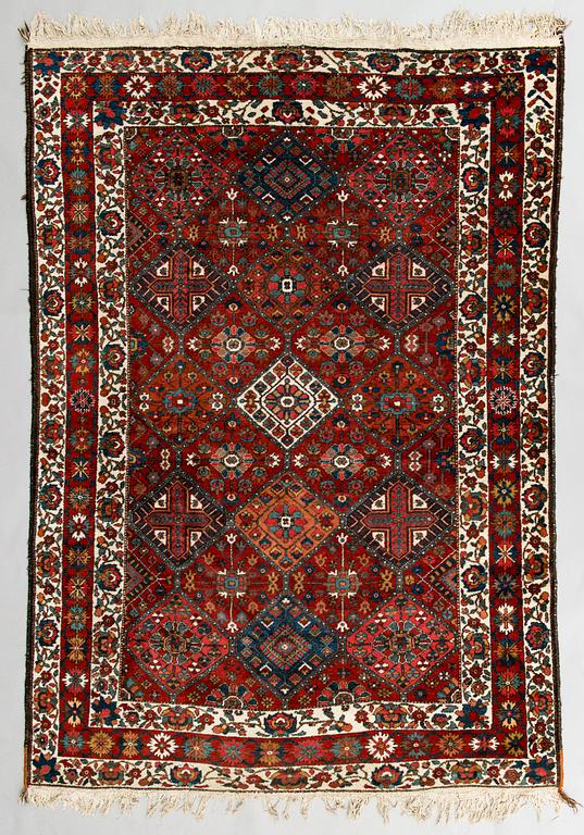 An antique/semi-antique Bakhtiari carpet, circa 300 x 225 cm.