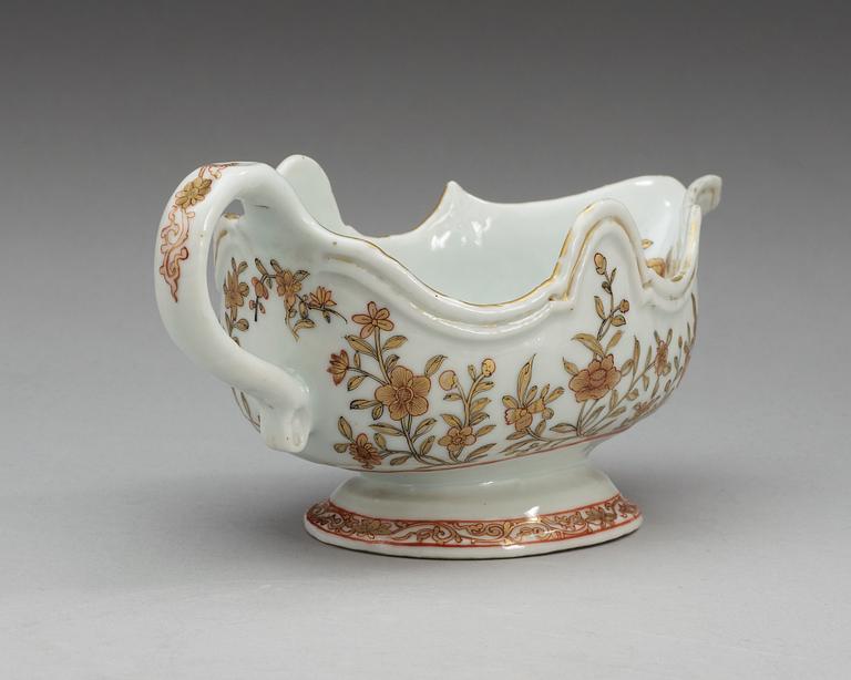 A rouge de fer and gold sauce boat, Qing dynasty, Qianlong (1736-95).