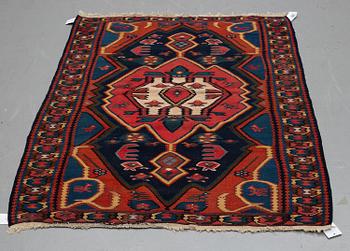 A RUG, a kilim, a Bidjar, ca 160 x 104,5-113 cm.