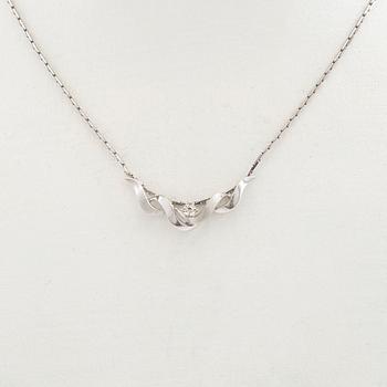 Necklace 18K white gold with a round single-cut diamond.