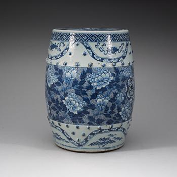 A blue and white garden seat, Qing dynasty, 19th Century.