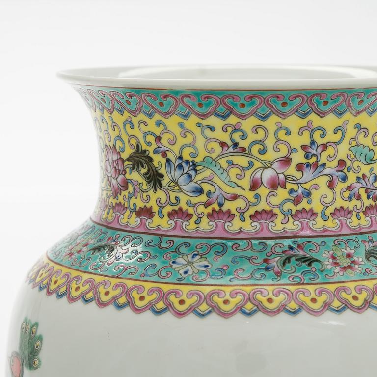 Vase and bowls 2 pcs, China.