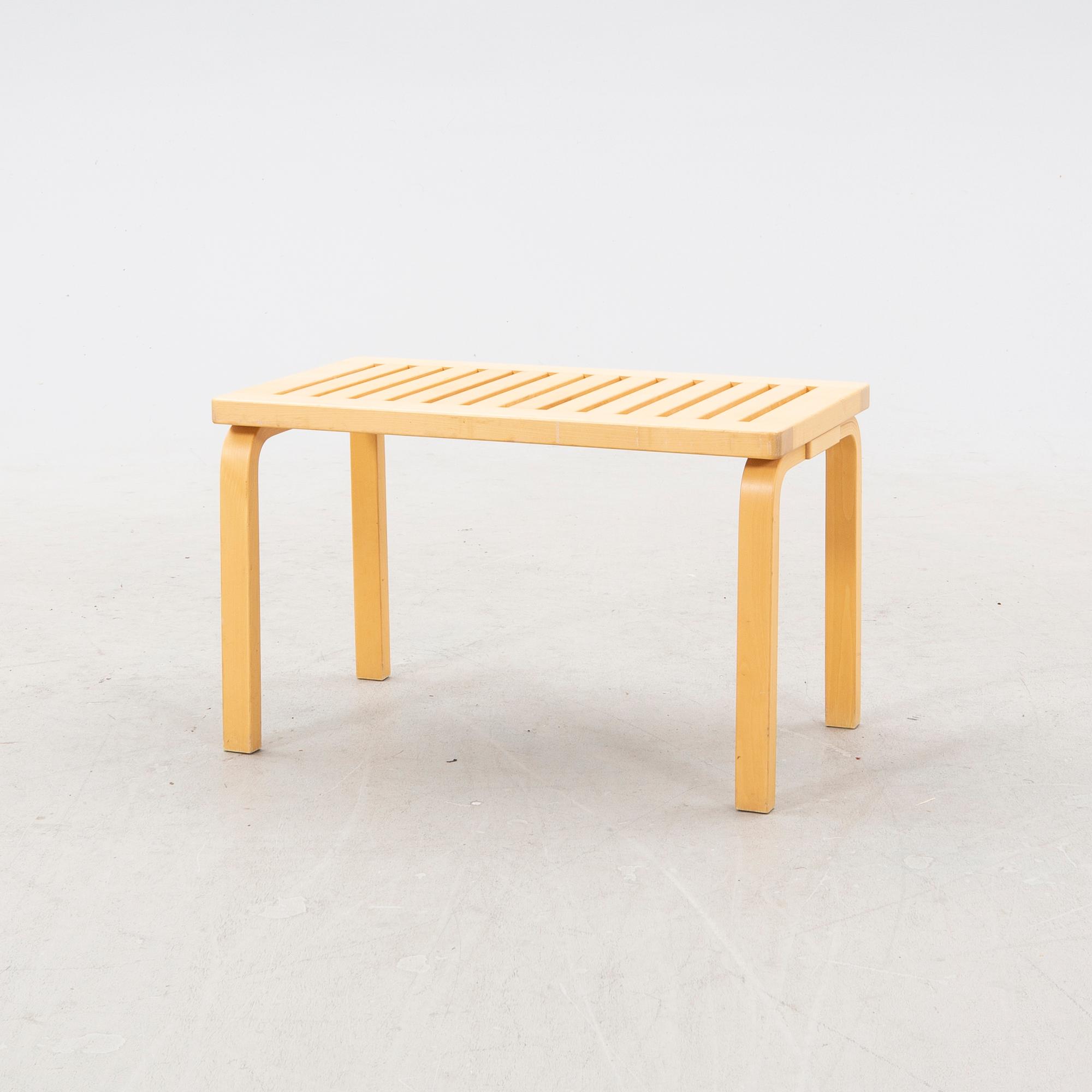 Alvar Aalto, bänk, modell 153B, Artek, Finland.