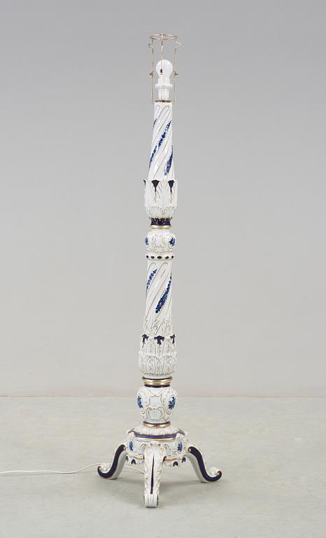 GOLVLAMPA, porslin, Tyskland, 1900-talets andra hälft.