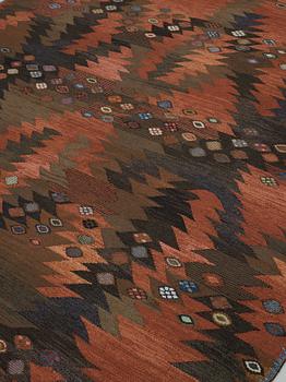 Barbro Nilsson, Matta, "Tånga brun original", gobelängteknik, ca 306,5-310 x 249,5-251,5 cm, signerad AB MMF BN.