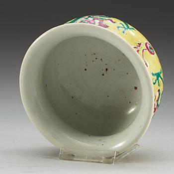 A yellow glazed censer, Qing dynasty.