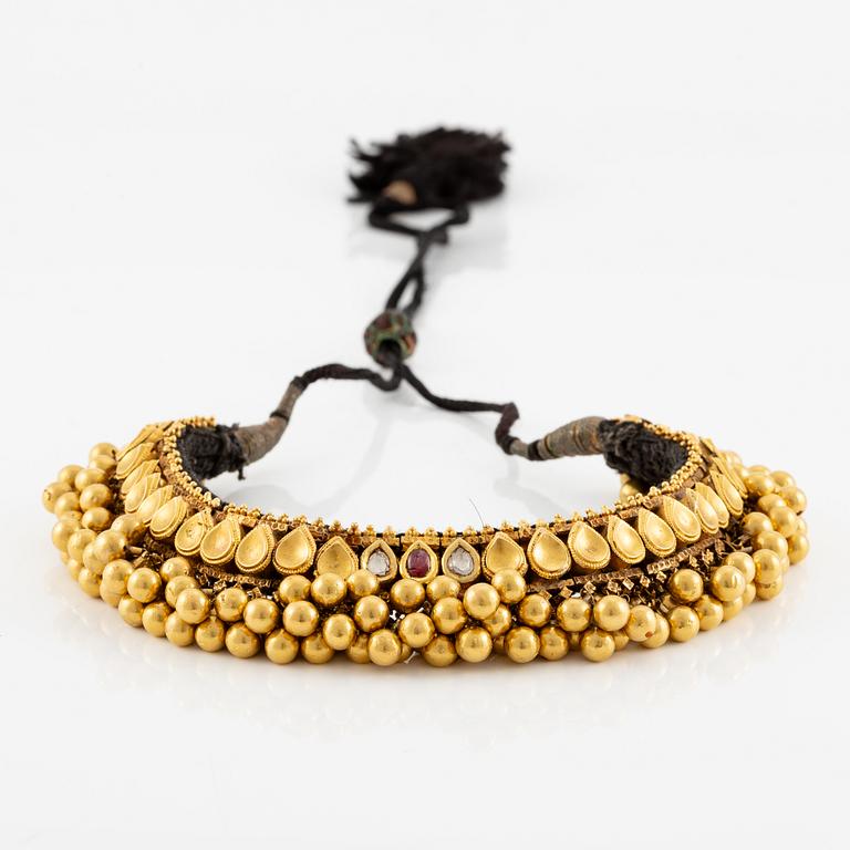An Indian gold necklace, so-called Tushi, likely 20th century.