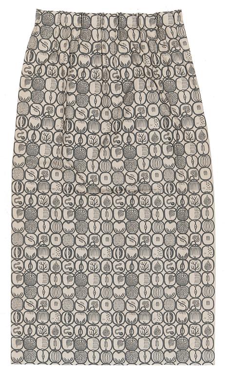 Stig Lindberg, Curtains, 6 lengths, in the “Fruktlåda” pattern.