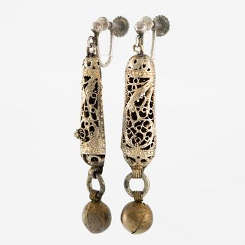 Necklace, along with two pairs of earrings, filigree work, brass-coloured metal.