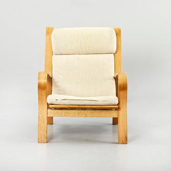 KARMSTOLAR, 2 + 1 st, "GE-671"-serien, Hans J Wegner, Getama, brännstmpl.