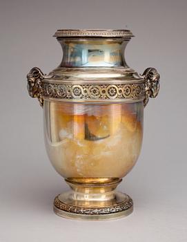 VAS / VINKYLARE, silver, A. Risler & Carré, Paris, Frankrike. 1900-talets början. Vikt ca 1577 g.