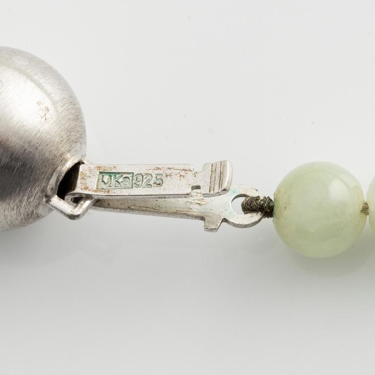 Collier jade med silverlås.