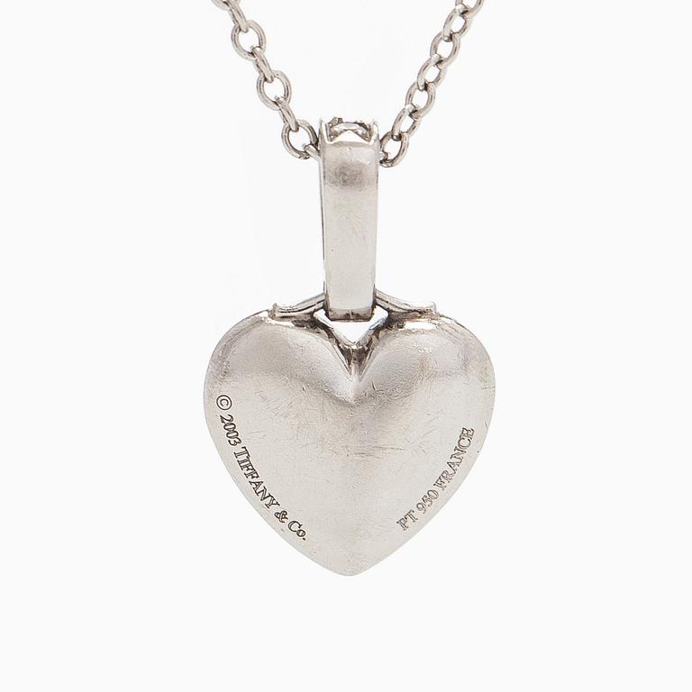 Tiffany & Co, kaulakoru, platinaa, sydämenmuotoinen riipus jossa briljanttihiottuja timantteja.