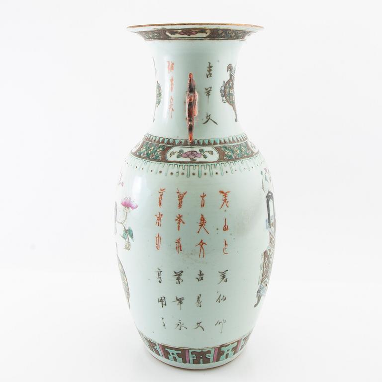 Vase China late Qing porcelain.