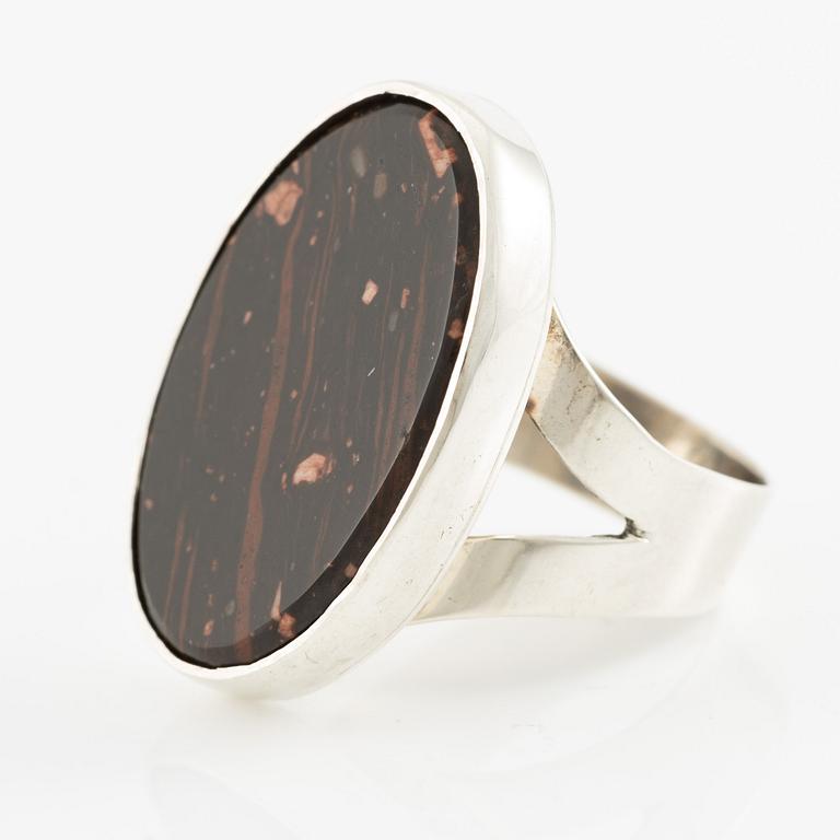 Jan-Christer Lundqvist, ring, silver med porfyr (Svart Rännås), Skövde.