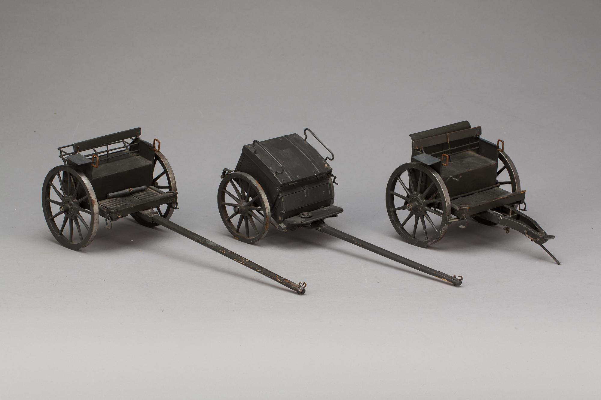 MILITÄRAVAGNAR, 3 ST, 1900-TALETS BÖRJAN.