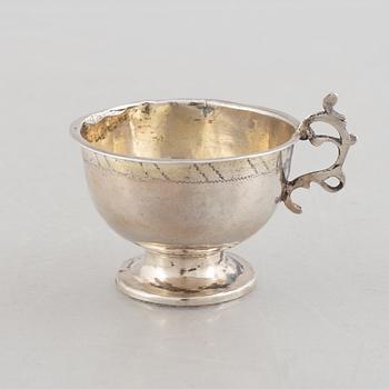 Five silver cups, 18th/19th Century.